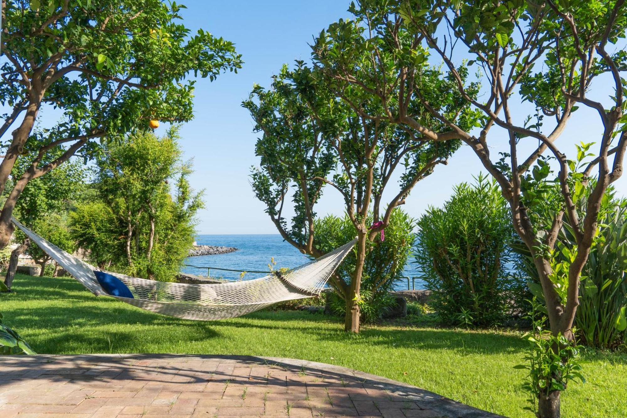 Nelinda Waterfront Accommodation Казамиччола-Терме Экстерьер фото